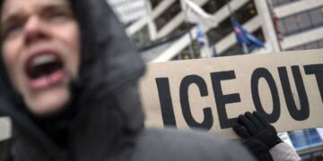 Miles de habitantes de Minnesota participan en huelga general contra ICE