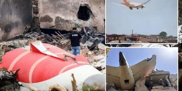 Momento conmovedor: un enorme carámbano de 5 pies se desprende de un edificio encima de dos mujeres que caminan por la calle y no las alcanza por una PULGADA