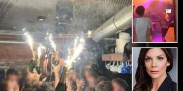 Momento escalofriante: mujer que gritaba es 'arrebatada de la calle a plena luz del día' después de discutir con un hombre