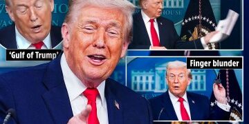 Momento impactante en el que los lugareños corren para salvar sus vidas mientras las calles se inundan en un INSTANTE en una isla turística italiana azotada por un ciclón.