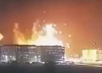 Momento impactante: un misil de defensa aérea de Putin impacta un bloque residencial ruso en otro terrible error de fuego amigo