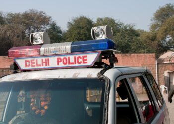 Coche de policía en Nueva Delhi, India