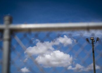 Niños inmigrantes lideran levantamiento en centro de detención de Texas