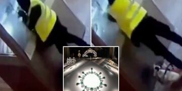 Nuevas imágenes condenatorias del atraco al Louvre de £ 75 millones muestran a guardias despistados que observan mientras los ladrones se llevan las 'joyas de la corona' francesas