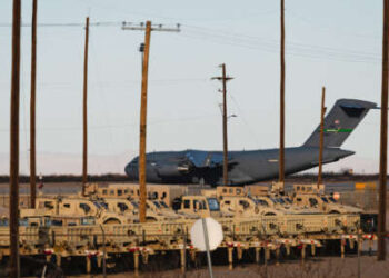 Un Boeing C-17 de la Fuerza Aérea de los Estados Unidos utilizado para vuelos de deportación en el aeródromo del ejército de Biggs en Fort Bliss, El Paso, Texas, el 13 de febrero de 2025.