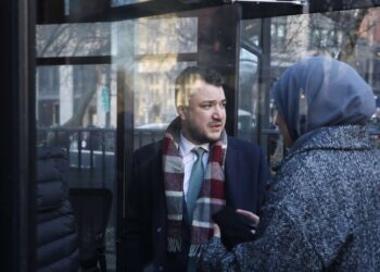 Panel federal revoca la decisión que liberó a Mahmoud Khalil de la cárcel de inmigrantes