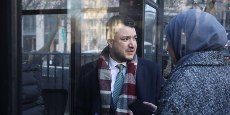 Panel federal revoca la decisión que liberó a Mahmoud Khalil de la cárcel de inmigrantes