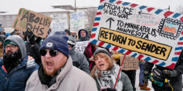 Patel dice que el FBI descubrió grupos que financiaban protestas en Minnesota