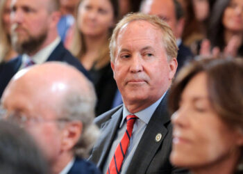 Procurador Paxton anuncia investigación sobre abuso de visas H-1B