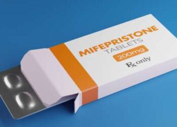 Tabletas de mifepristona en una caja.