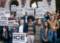 Miembros de la comunidad protestan por la presencia de ICE y realizan una conferencia de prensa exigiendo audiencias virtuales en el juzgado de Garrahy en Providence, Rhode Island, el 20 de noviembre de 2025.