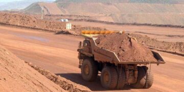 Un camión de transporte en la mina de mineral de hierro Rio Tinto West Angelas en la región de Pilbara en Australia Occidental, el 9 de julio de 2014. (Alan Porritt/AAP Image)