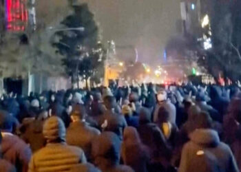 Se extienden las protestas en Irán mientras el régimen promete tomar represalias contra cualquier ataque estadounidense