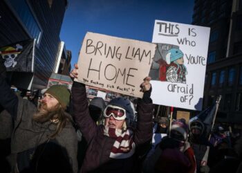 Se prohíbe a la administración Trump deportar a un niño de 5 años utilizado por ICE como “cebo”