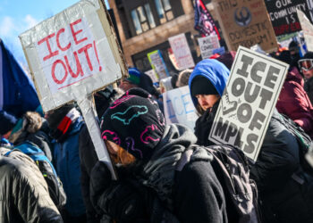 Trabajadores de la salud de Minneapolis se están organizando para defender a sus pacientes del ICE