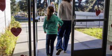 Trump amenaza con financiar el cuidado infantil en todo Estados Unidos tras una afirmación falsa en las redes sociales