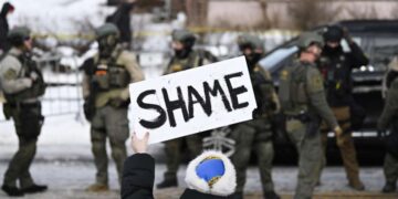 Trump culpa a una mujer asesinada por un agente de ICE en Minneapolis por su propia muerte