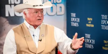 El comisionado del Departamento de Agricultura de Texas, Sid Miller, habla con The Epoch Times en Irving, Texas, el 22 de septiembre de 2023. (Samira Bouaou/The Epoch Times)