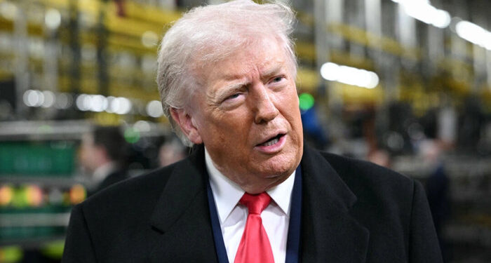 Trump dice que el control estadounidense de Groenlandia fortalecería a la OTAN