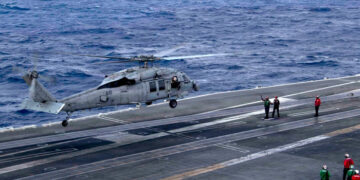 Trump dice que una "gran fuerza" de buques navales estadounidenses se dirige hacia Irán