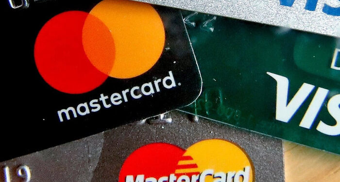 Trump pide un límite temporal del 10 por ciento a las tasas de interés de las tarjetas de crédito