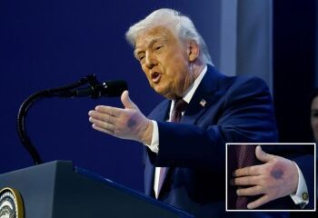 Trump se arriesga a provocar la furia de sus aliados al afirmar que las tropas de la OTAN "se mantuvieron alejadas del frente" en Afganistán en la última crítica a Europa.