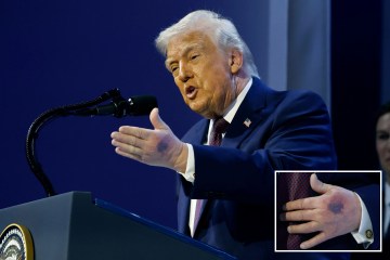 Trump se arriesga a provocar la furia de sus aliados al afirmar que las tropas de la OTAN "se mantuvieron alejadas del frente" en Afganistán en la última crítica a Europa.