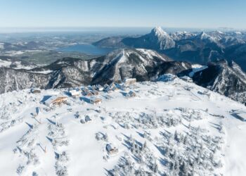 Vista aérea de la estación de esquí Feuerkogel, distrito de Gmunden, Alta Austria, Austria