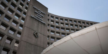 Un grupo de expertos de Tech Bro está tratando de hacer retroceder la política sobre personas sin hogar basada en evidencia