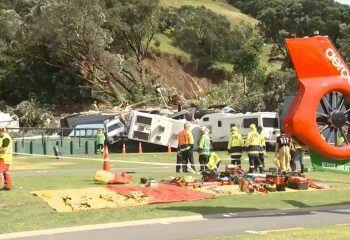 Un video aterrador muestra casas tambaleándose al borde de un acantilado después de un deslizamiento de tierra de 4 km de largo mientras más de 1.000 personas son evacuadas en Sicilia
