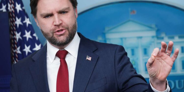 Vance anuncia nuevo papel adjunto del fiscal general para erradicar el supuesto “fraude”