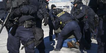 Vance se queja de que ICE no “se siente seguro” al llamar al 911 mientras los agentes masacran personas