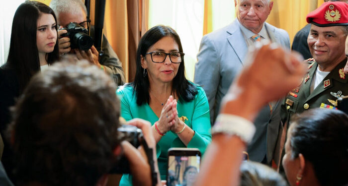 Venezuela planea amnistía para presos políticos y cierre de notorio centro de detención