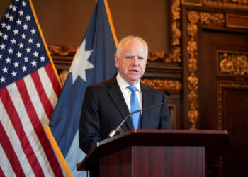 Walz responde a los informes de una investigación federal por presunta obstrucción a la aplicación de la ley