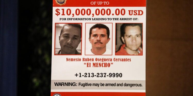 Un cartel muestra el aviso de recompensa de $10 millones para el capo del Cartel de Jalisco Nueva Generación, Nemesio Oseguera Cervantes, también conocido como “El Mencho”, en el Departamento de Justicia en Washington el 11 de marzo de 2020. (Charlotte Cuthbertson/La Gran Época)