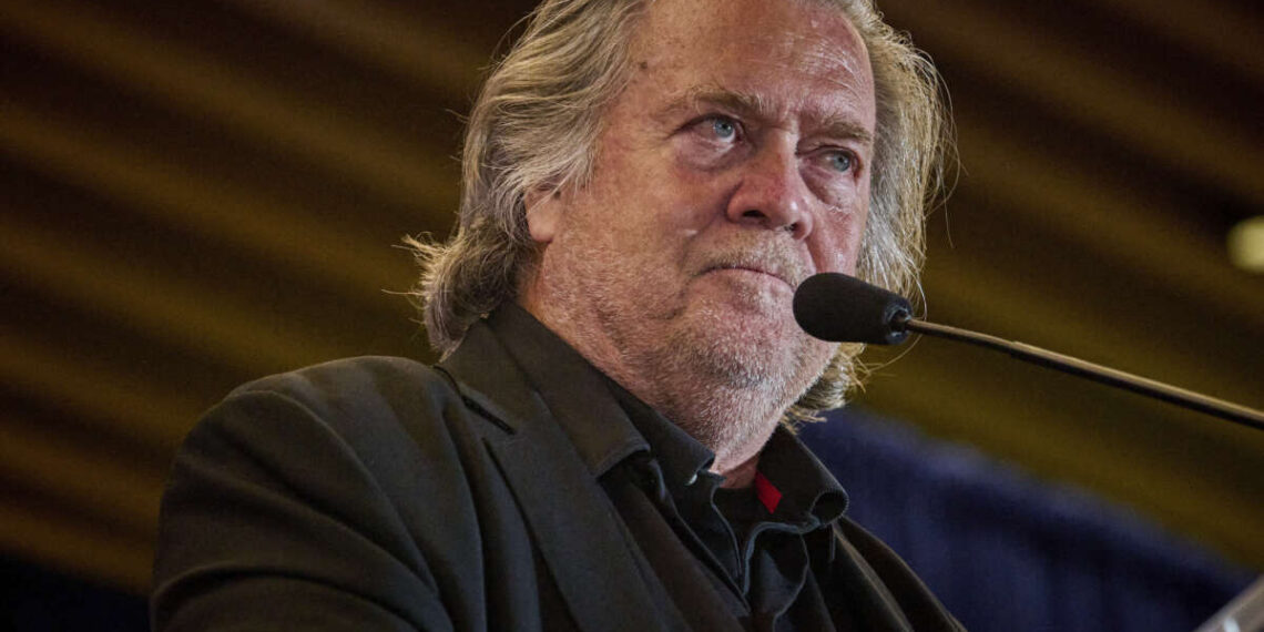 Bannon pide que ICE participe en la intimidación de votantes durante las elecciones intermedias