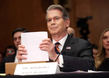 Bessent confirma que los contribuyentes pagarían a Trump si gana una demanda de 10.000 millones de dólares