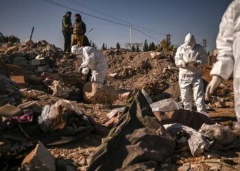 Busco las fosas comunes de Assad para identificar a los civiles masacrados; he visto clavos arrancados y rótulas perforadas.