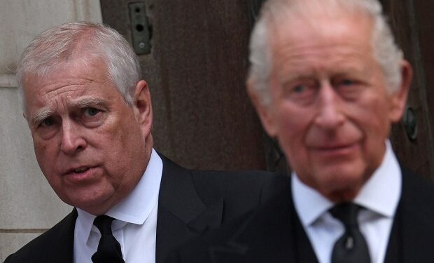 Cómo 7 correos electrónicos de Andrew a Epstein exponen sus MENTIRAS de Newsnight