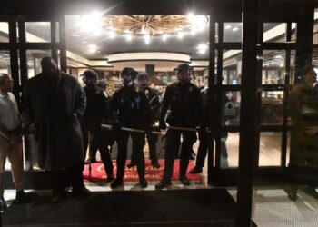 El Ayuntamiento de Minneapolis retrasa las licencias de venta de bebidas alcohólicas para dos hoteles que albergan agentes de ICE