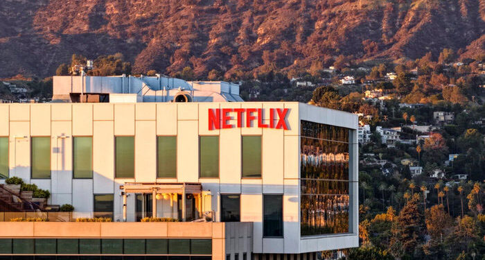 El CEO de Netflix enfrenta críticas de los legisladores por la fusión de Warner
