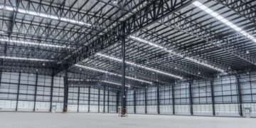 El DHS busca convertir almacenes gigantes en todo Estados Unidos en cárceles para inmigrantes