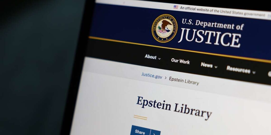 El Departamento de Justicia bajo escrutinio del Congreso después de redacciones inadecuadas en los archivos de Epstein