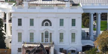 El Departamento de Justicia sostiene que el salón de baile del ala este es necesario por razones de “seguridad nacional”