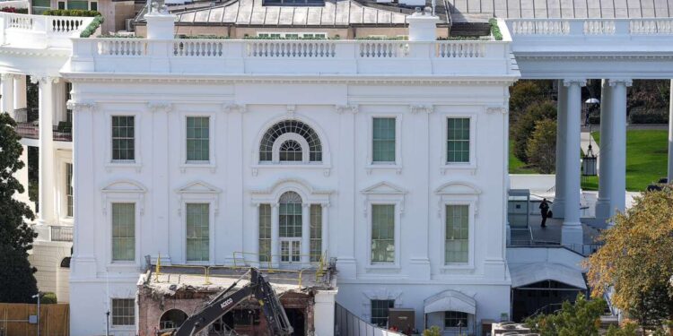 El Departamento de Justicia sostiene que el salón de baile del ala este es necesario por razones de “seguridad nacional”