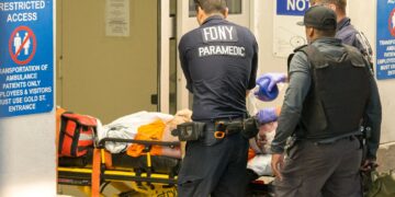 El anuncio oficial de la muerte de Jeffrey Epstein data del día ANTES de que Paedo fuera encontrado inconsciente en la celda de la cárcel, según muestra un nuevo documento.