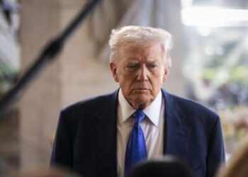 El demócrata de Texas Henry Cuellar se une al Partido Republicano de la Cámara para aprobar un proyecto de ley de supresión de votantes