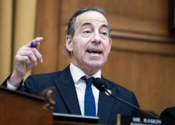 El representante Jamie Raskin (demócrata por Maryland) interroga a un testigo en una audiencia el jueves 22 de enero de 2026.