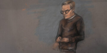 El hijo de la princesa heredera de Noruega, de 29 años, niega cuatro cargos de violación mientras comienza un juicio de seis semanas y la realeza enfrenta 16 años de prisión