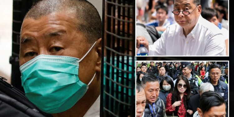 Un collage de imágenes que contiene 3 imágenes. La imagen 1 muestra: El magnate de los medios Jimmy Lai, fundador de Apple Daily, llega al Tribunal de Apelación Final en una furgoneta de prisión en Hong Kong. La imagen 2 muestra ARCHIVOS-TRIBUNAL POLÍTICO DE HONG KONG-CHINA. La imagen 3 muestra al magnate de los medios de Hong Kong Jimmy Lai sentenciado en el histórico juicio de seguridad nacional.